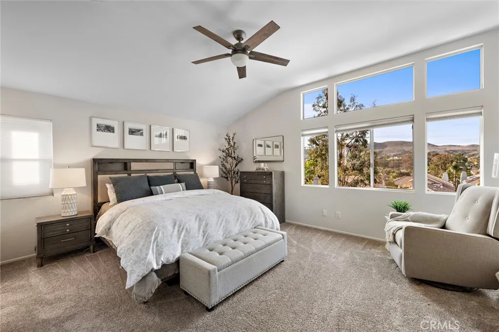Great Natural light in main bed and thru out Great Natural light in main bed and thru out