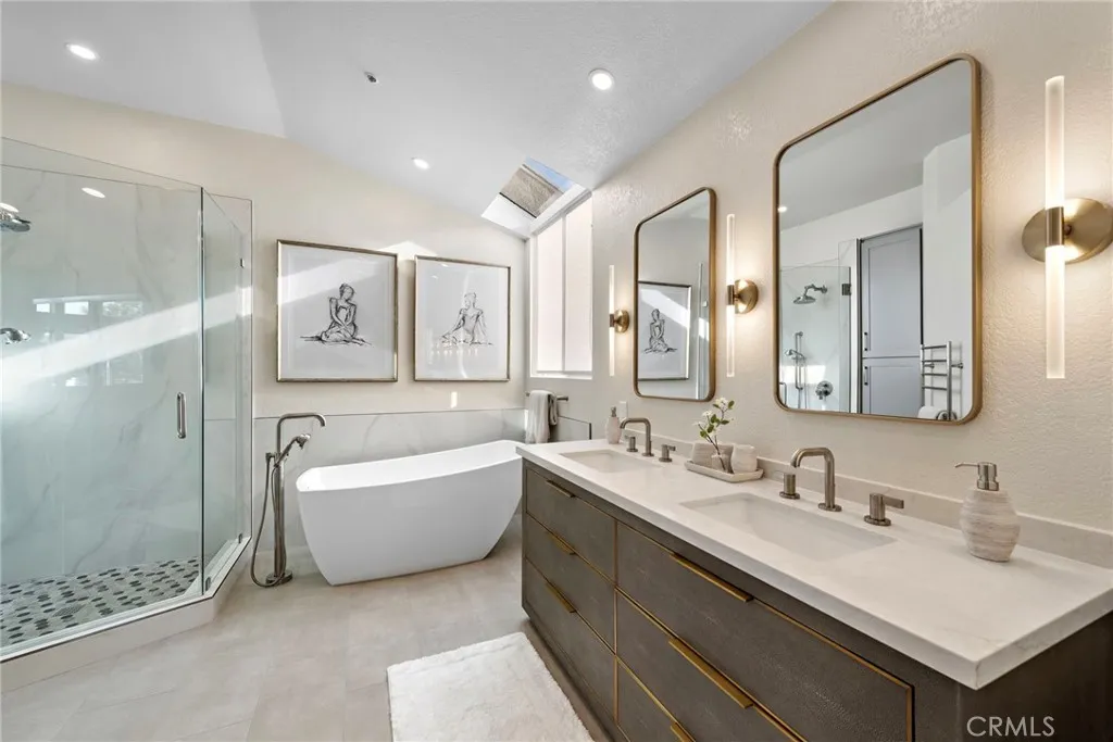 Bran New renovated Main bathroom Bran New renovated Main bathroom