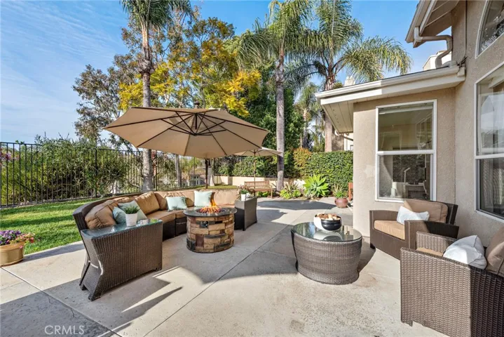 Entertainers back yard