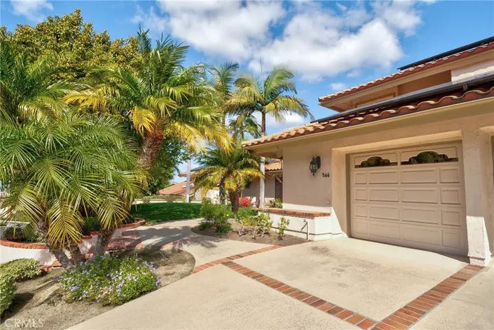 566 S Los Coyotes Drive, Anaheim Hills, California 92807
