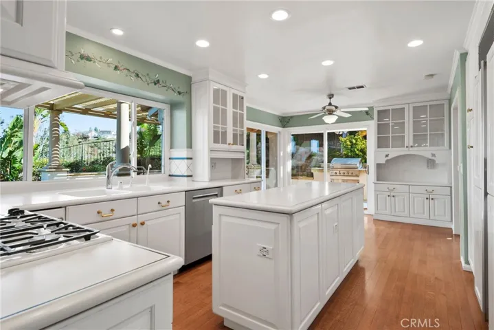 566 S Los Coyotes Drive, Anaheim Hills, California 92807