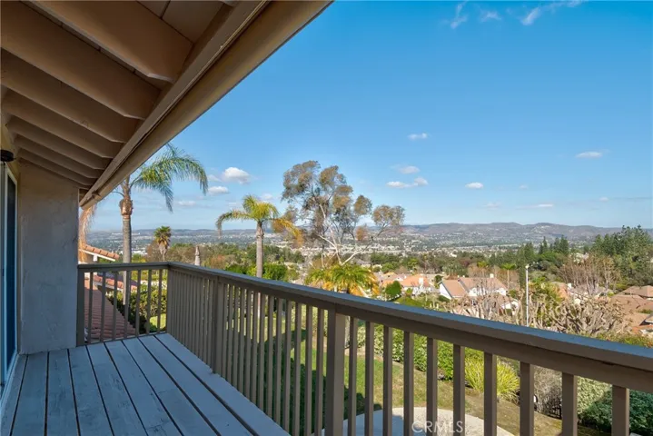 566 S Los Coyotes Drive, Anaheim Hills, California 92807
