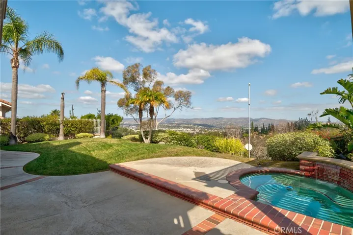 566 S Los Coyotes Drive, Anaheim Hills, California 92807