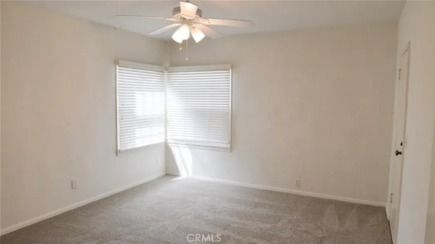 RIGHT BEDROOM