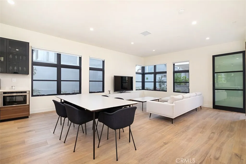 822 S Plymouth Boulevard 4, Los Angeles, California 90005 home-pic-5