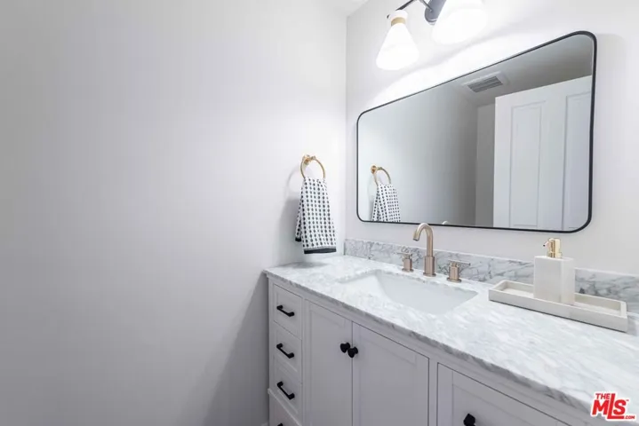 5718 Stonecrest Drive, Agoura Hills, California 91301