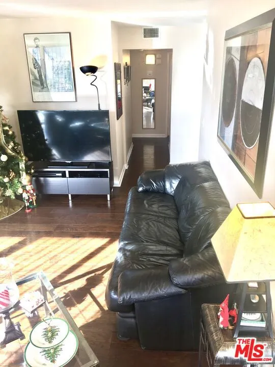 869 S Wooster Street 103, Los Angeles, California 90035 home-pic-12