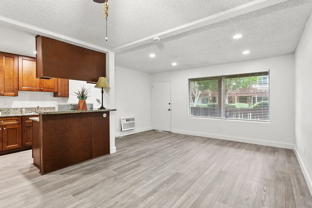 1000 W Macarthur Boulevard 67, Santa Ana, California 92707 home-pic-2