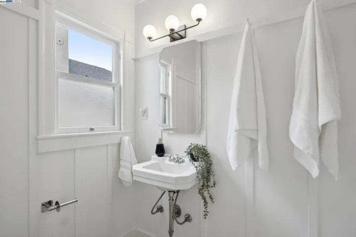 3222 Thompson Avenue, Alameda, California 94501