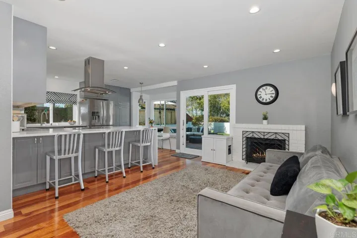 1649 N Willowspring Drive, Encinitas, California 92024
