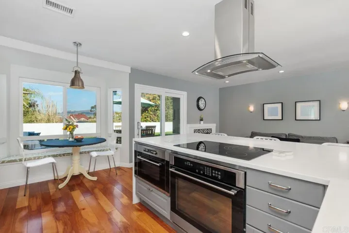1649 N Willowspring Drive, Encinitas, California 92024