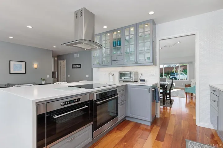 1649 N Willowspring Drive, Encinitas, California 92024