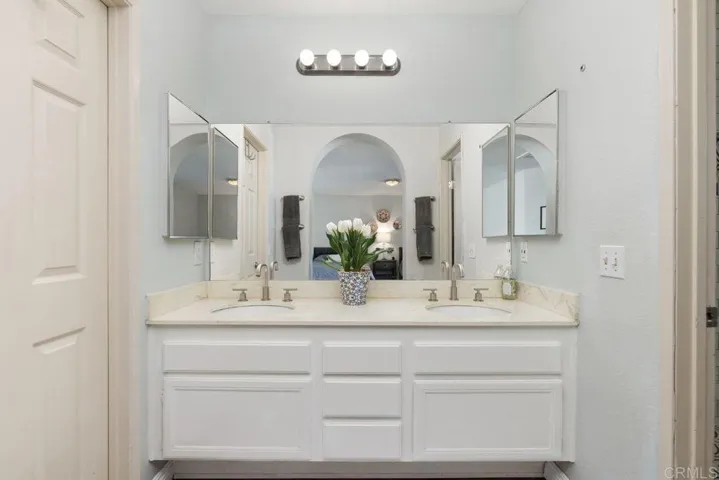 1649 N Willowspring Drive, Encinitas, California 92024