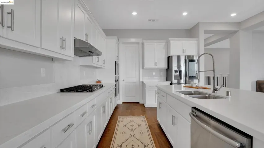 6707 Skyview Dr, Oakland, California 94605