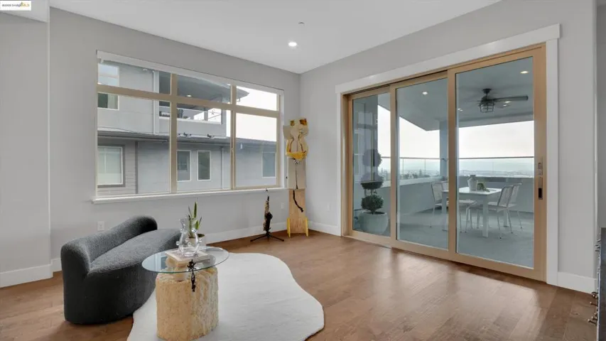 6707 Skyview Dr, Oakland, California 94605