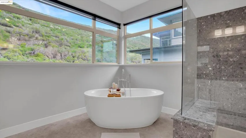 6707 Skyview Dr, Oakland, California 94605