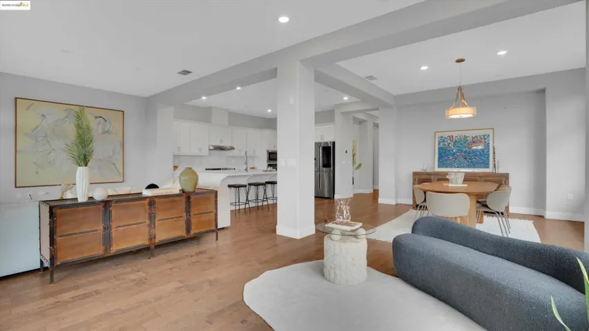 6707 Skyview Dr, Oakland, California 94605