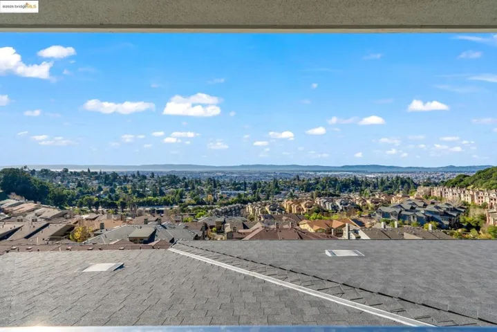6707 Skyview Dr, Oakland, California 94605