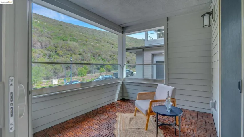 6707 Skyview Dr, Oakland, California 94605