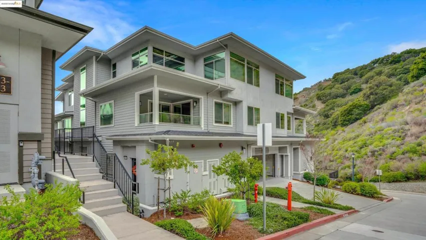 6707 Skyview Dr, Oakland, California 94605