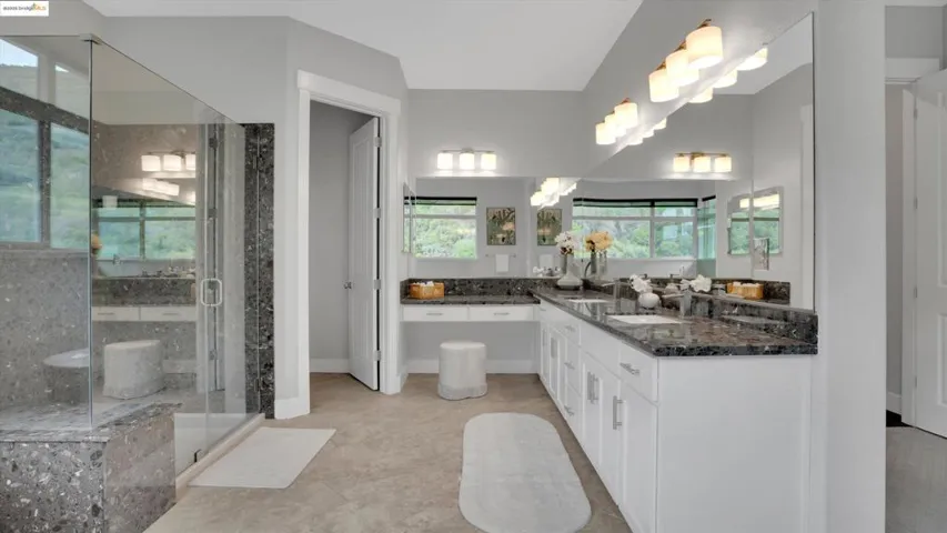 6707 Skyview Dr, Oakland, California 94605