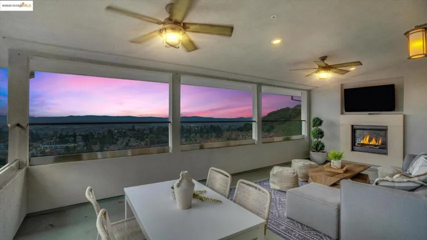 6707 Skyview Dr, Oakland, California 94605