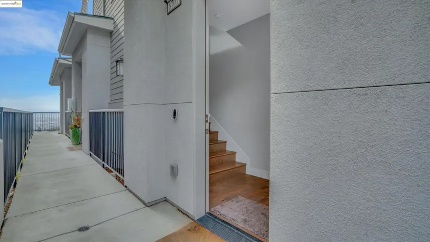 6707 Skyview Dr, Oakland, California 94605
