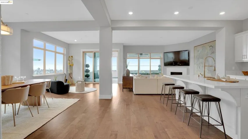 6707 Skyview Dr, Oakland, California 94605