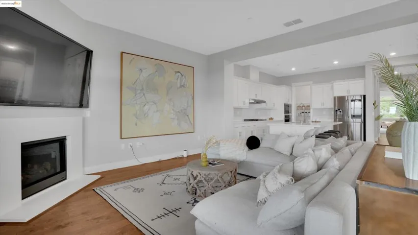 6707 Skyview Dr, Oakland, California 94605
