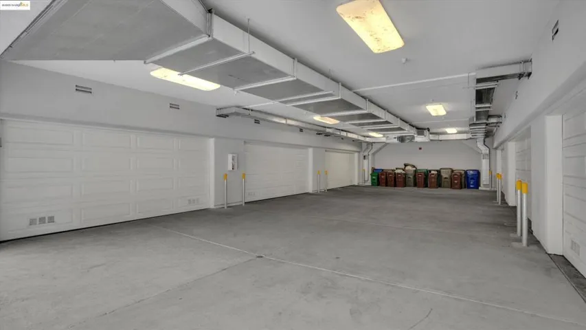 6707 Skyview Dr, Oakland, California 94605