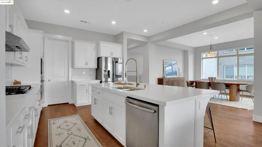 6707 Skyview Dr, Oakland, California 94605