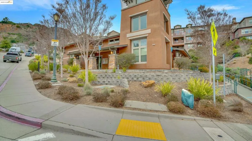 6707 Skyview Dr, Oakland, California 94605