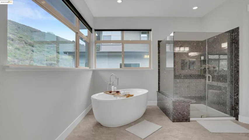 6707 Skyview Dr, Oakland, California 94605