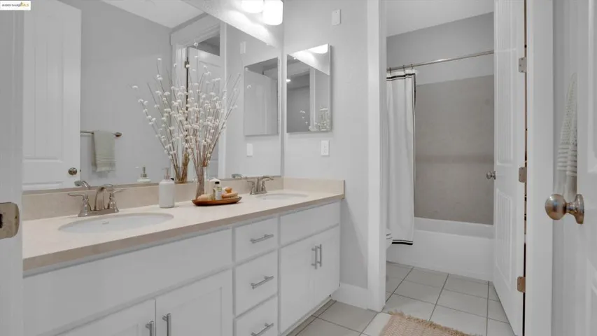 6707 Skyview Dr, Oakland, California 94605