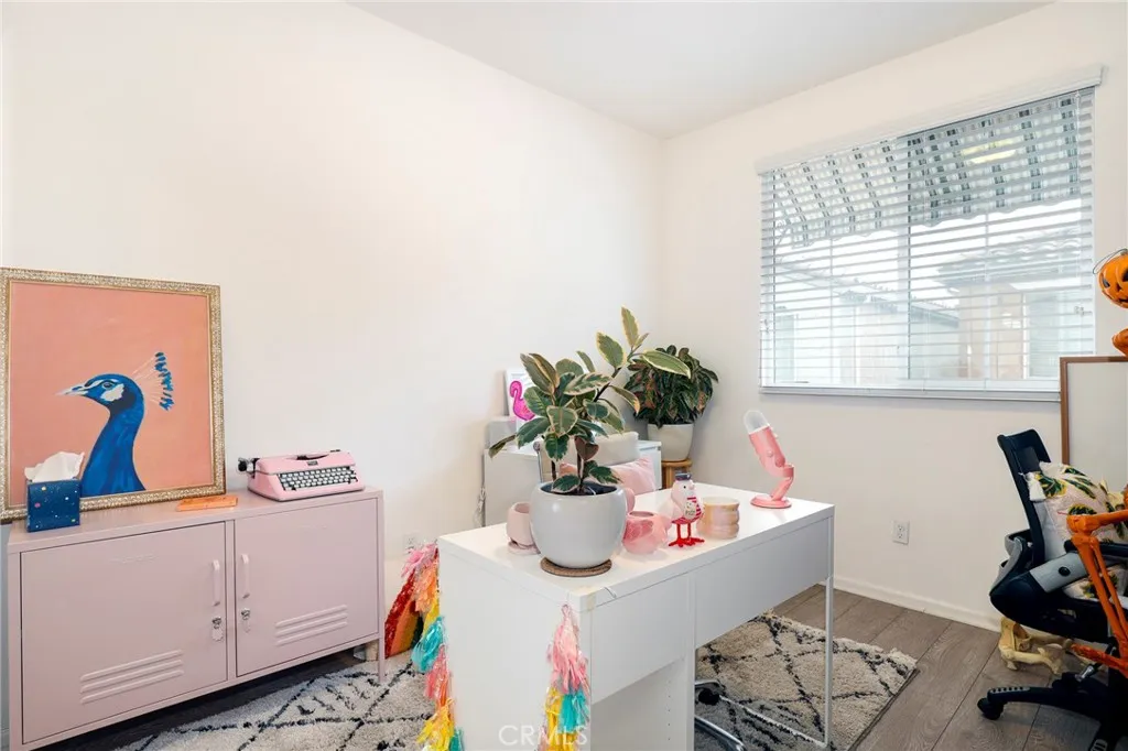 7602 N Courage Way, Van Nuys, California 91405 home-pic-18