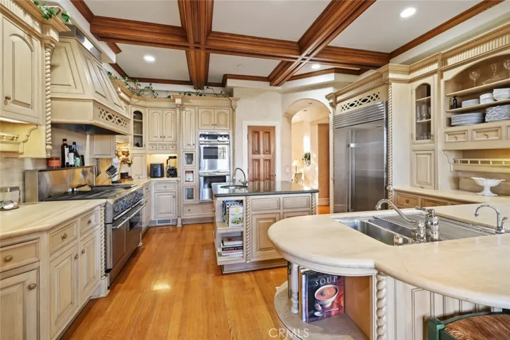108 Kings Place, Newport Beach, California 92663