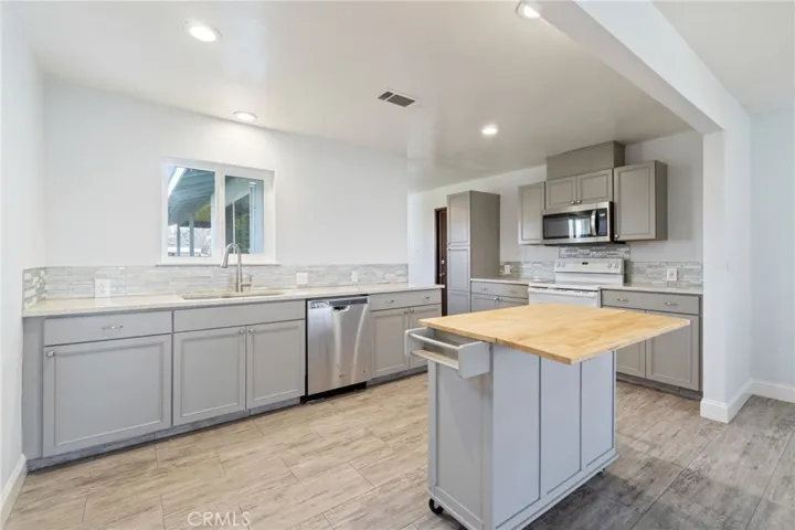 521 Fairview Avenue, Madera, California 93637