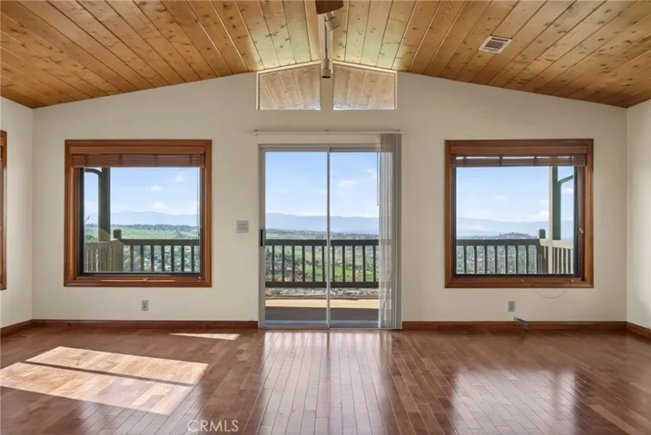 Vaulted ceilings and hardwood floors