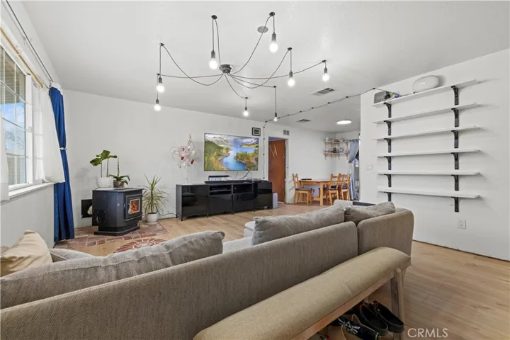 17104 Queensglen Avenue, Palmdale, California 93591