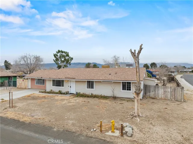 17104 Queensglen Avenue, Palmdale, California 93591