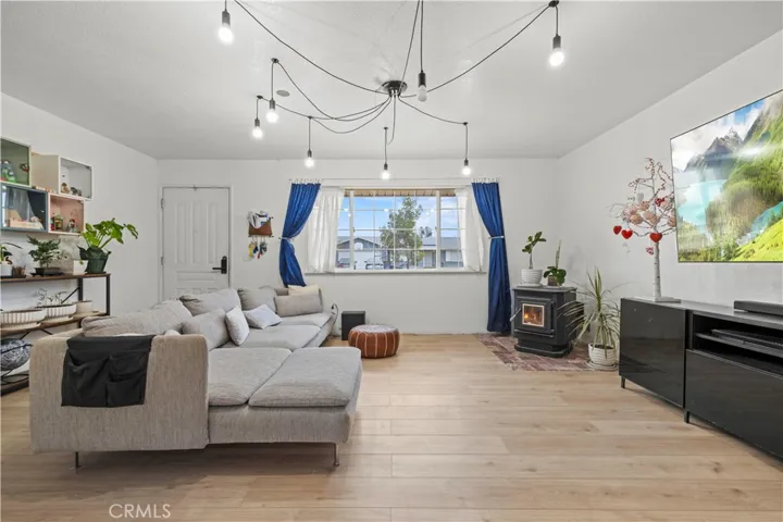 17104 Queensglen Avenue, Palmdale, California 93591