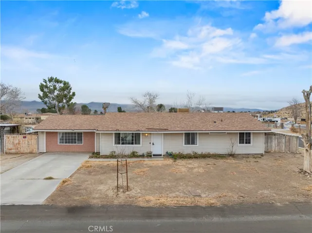 17104 Queensglen Avenue, Palmdale, California 93591
