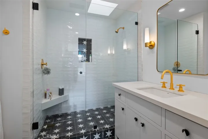 1701 Starlight Circle, Newport Beach, California 92660