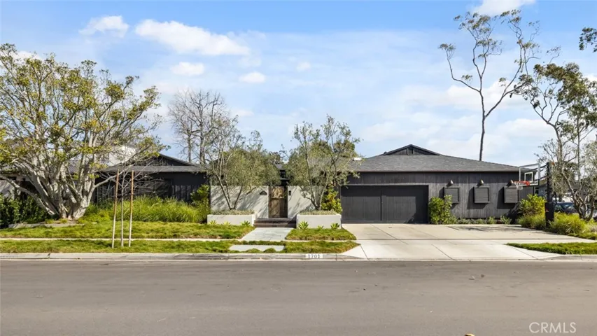 1701 Starlight Circle, Newport Beach, California 92660