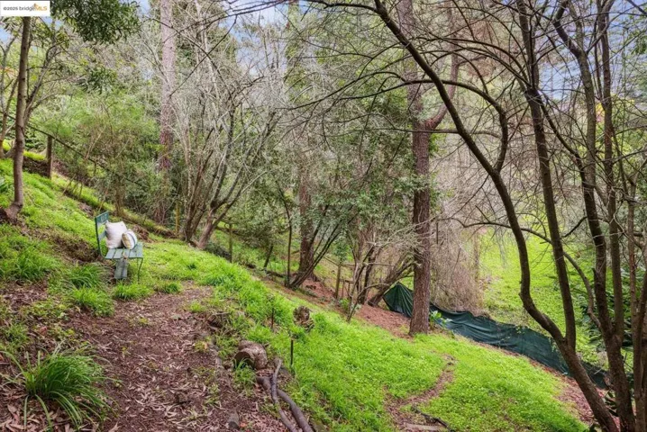 6 Ascot Lane, Oakland, California 94611