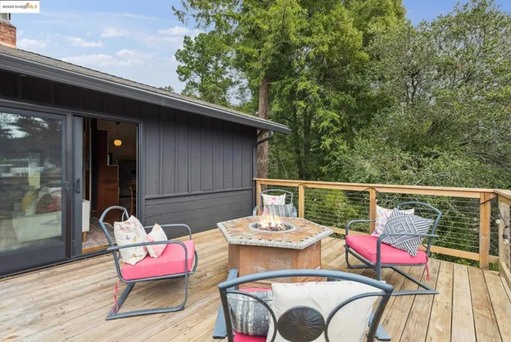 6 Ascot Lane, Oakland, California 94611