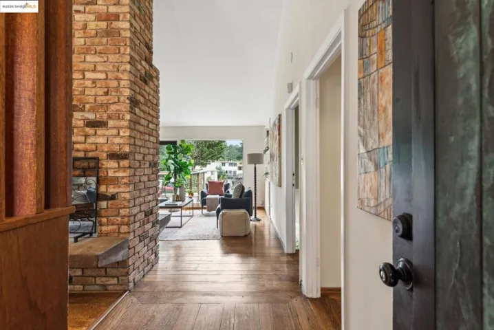 6 Ascot Lane, Oakland, California 94611