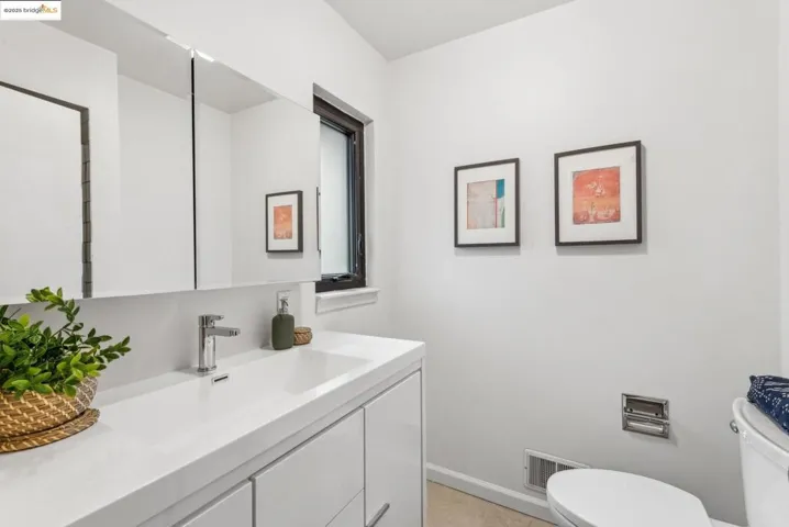 6 Ascot Lane, Oakland, California 94611