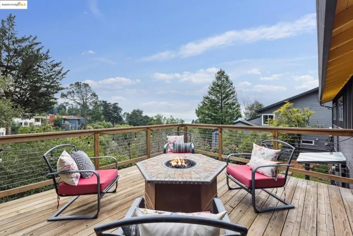 6 Ascot Lane, Oakland, California 94611