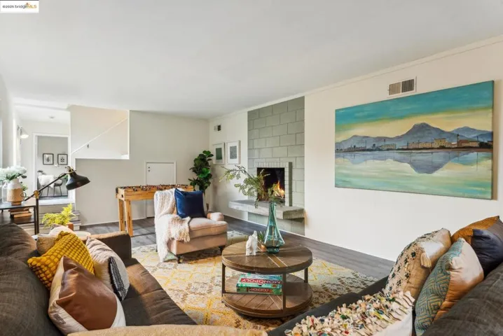 6 Ascot Lane, Oakland, California 94611